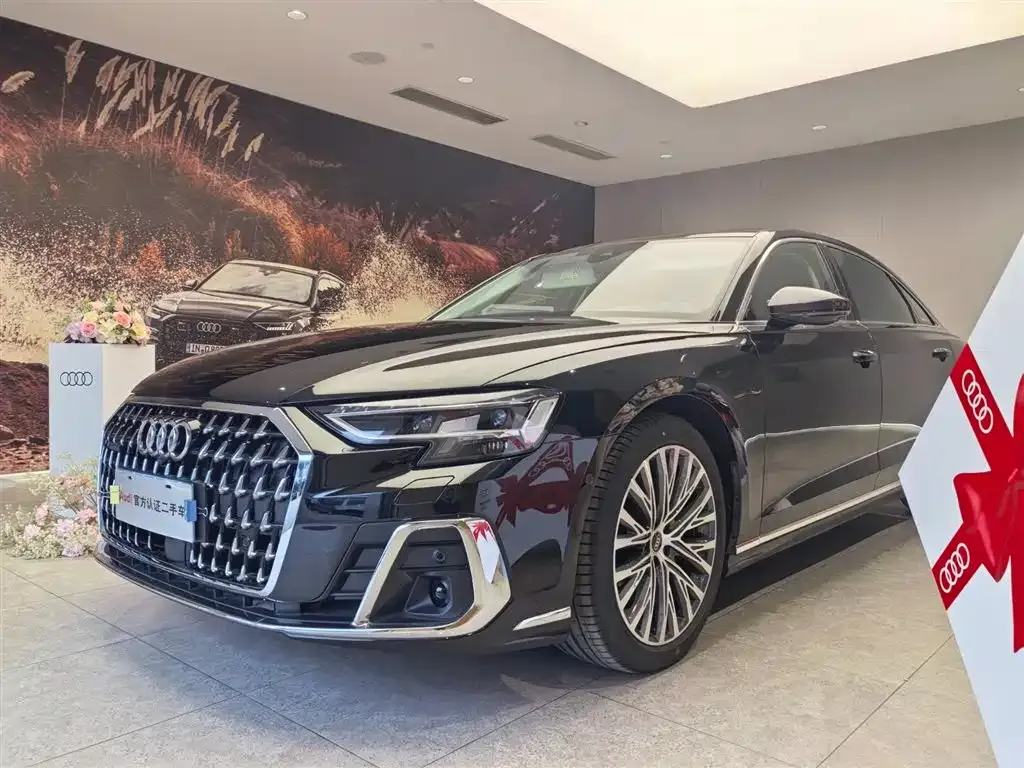 Audi A8 — фото 1