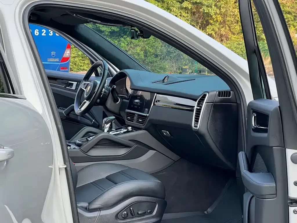 Porsche Cayenne Hybrid — фото 10