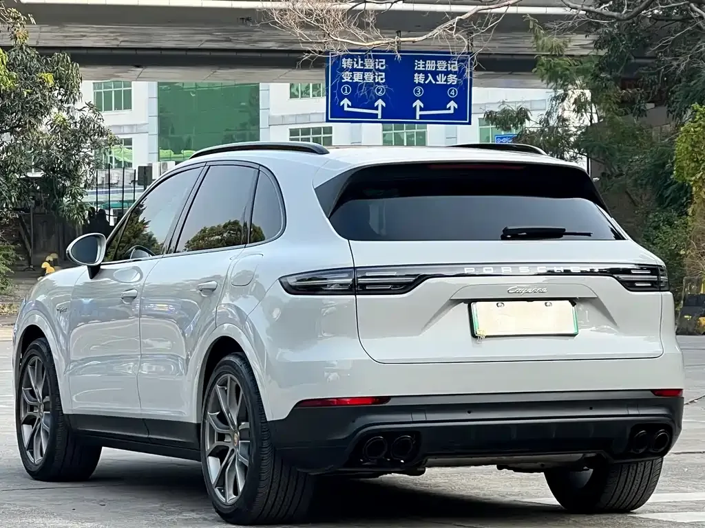 Porsche Cayenne Hybrid — фото 7