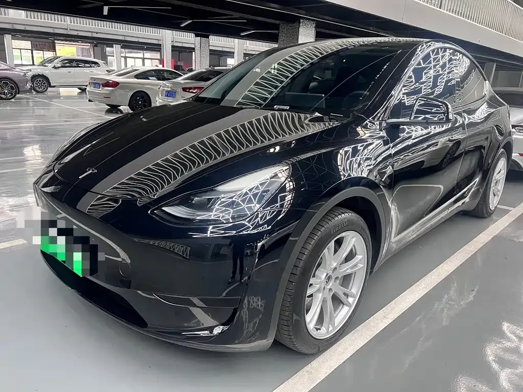 Tesla Model Y — фото 1