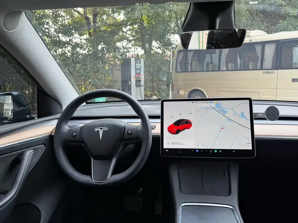 Tesla Model Y — фото 4