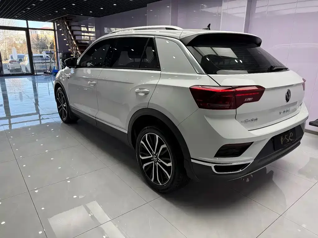 Volkswagen T-Roc — фото 2