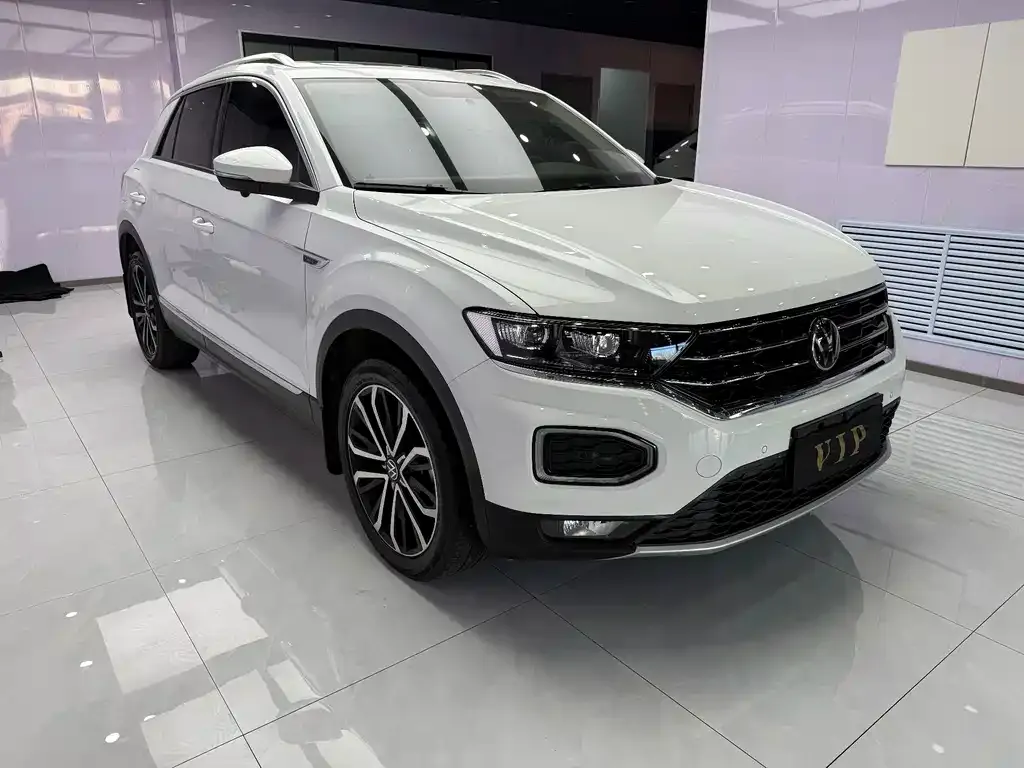 Volkswagen T-Roc — фото 10