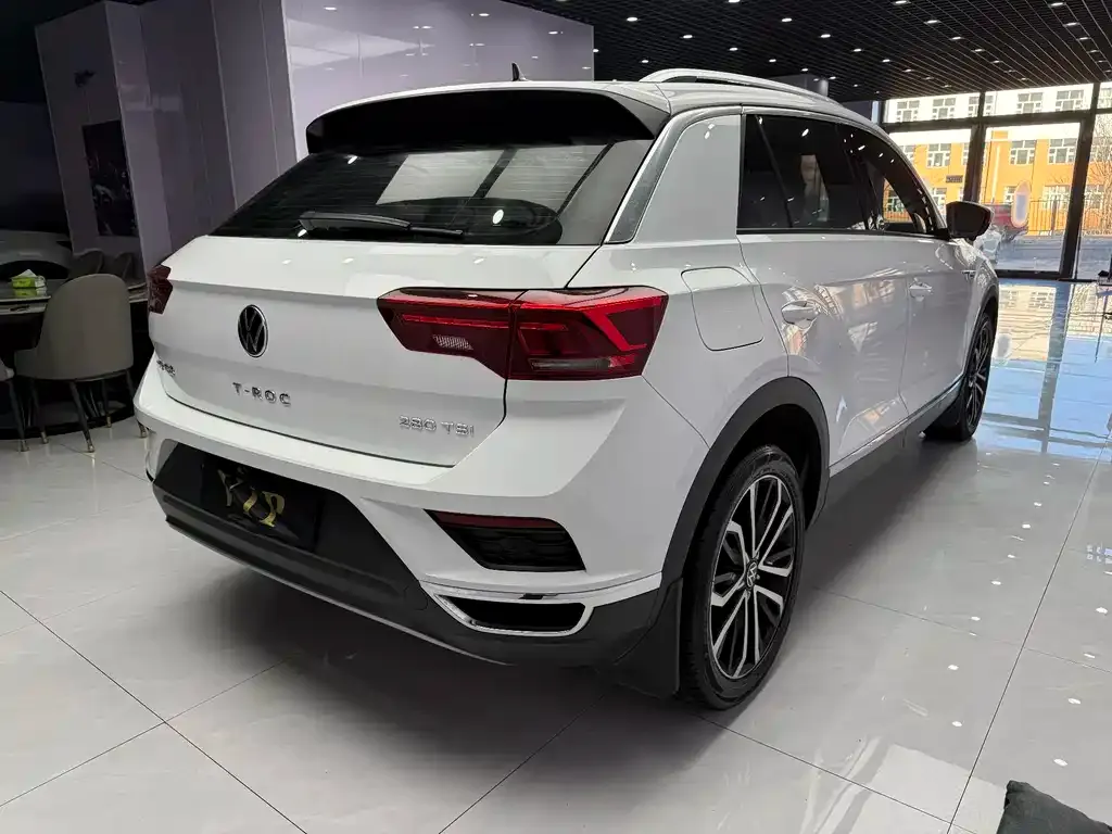 Volkswagen T-Roc — фото 7