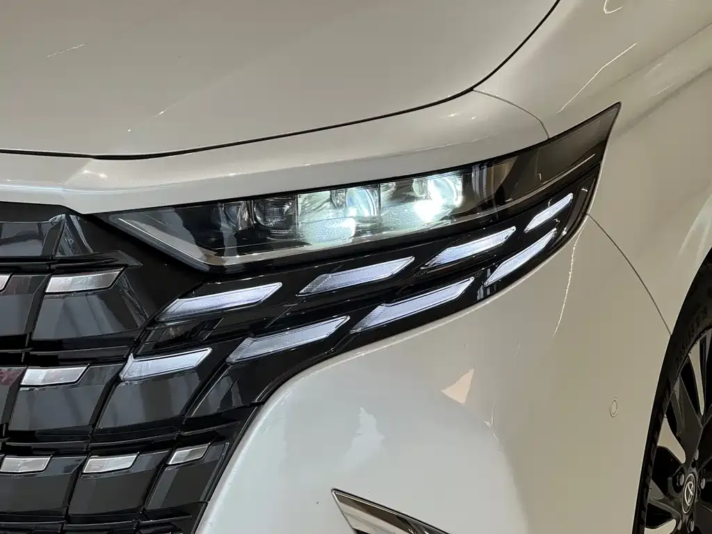 Toyota Alphard 2023 из CN, фото 5