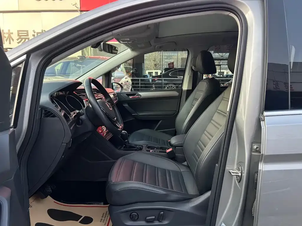 Volkswagen Touran 2021 из CN, фото 10