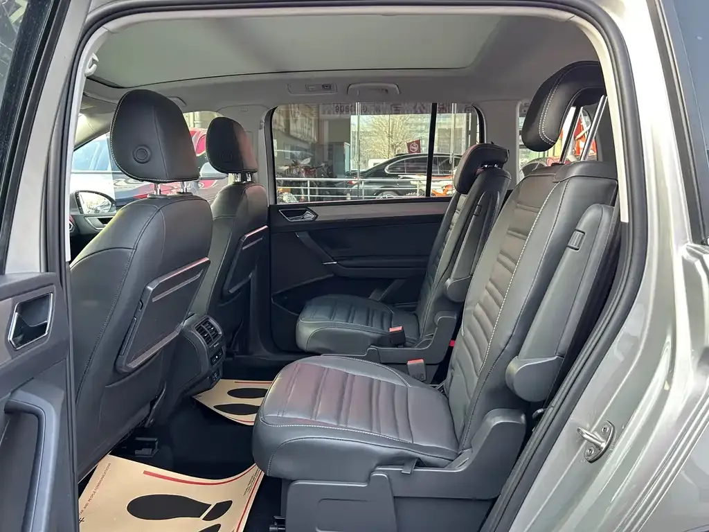 Volkswagen Touran 2021 из CN, фото 2