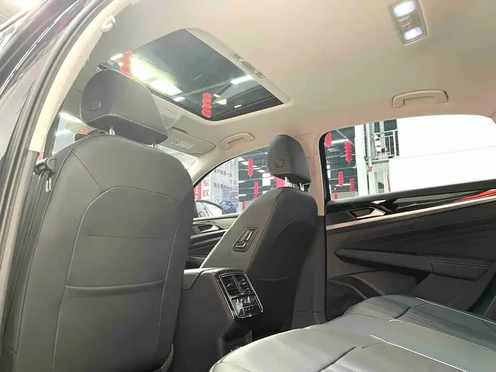 Volkswagen Passat 2023 из CN, фото 6