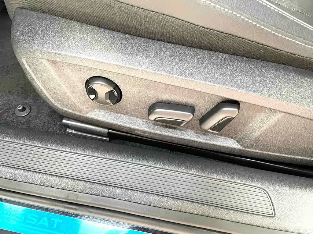 Volkswagen Passat 2023 из CN, фото 10