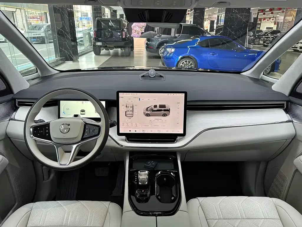 Volvo EM90 2024 из CN, фото 6