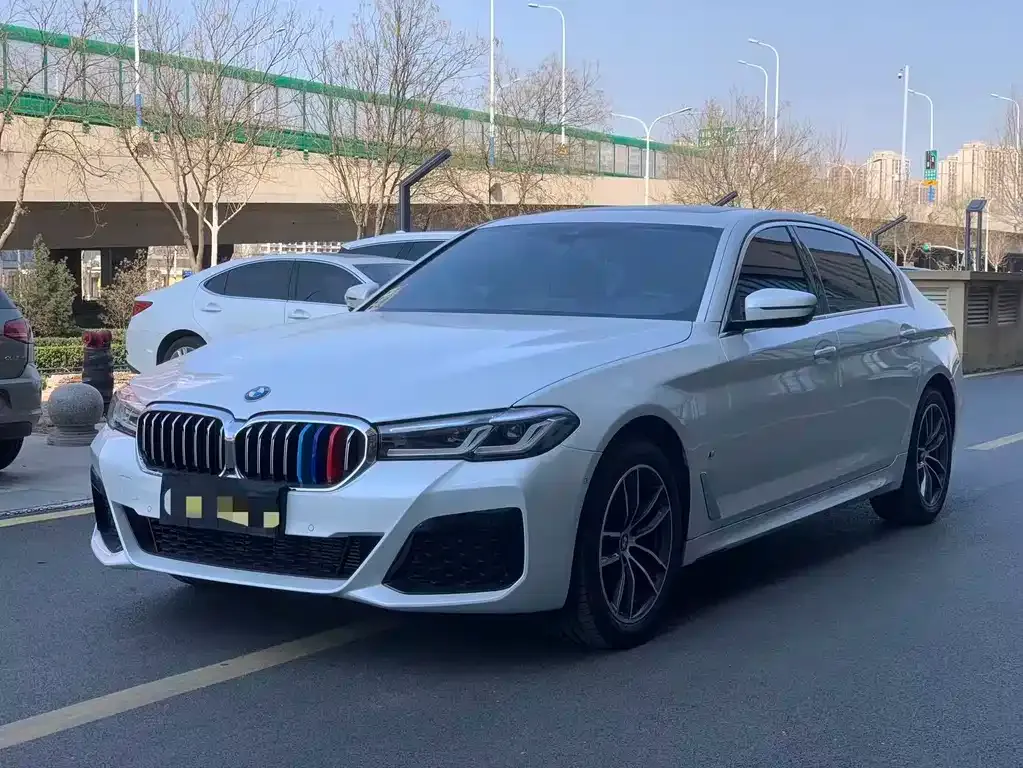 BMW 5 Series — фото 1