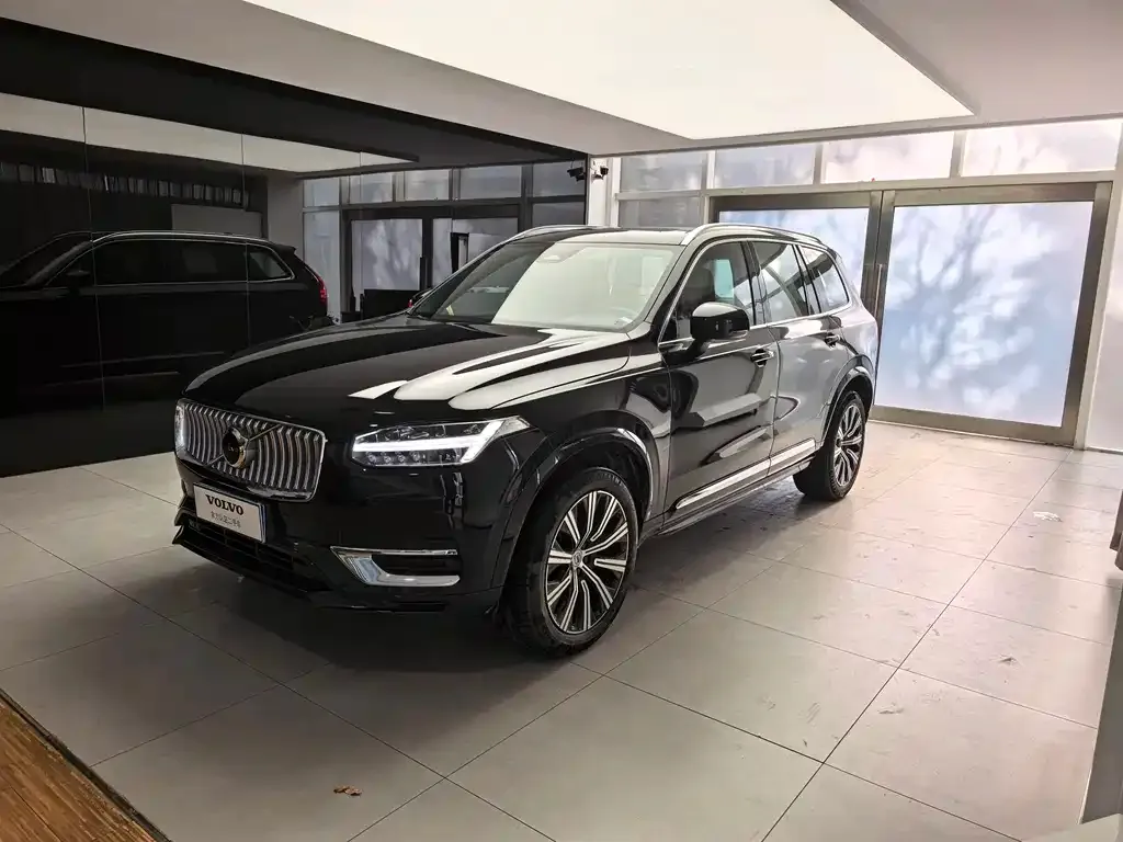 Volvo XC90 — фото 1
