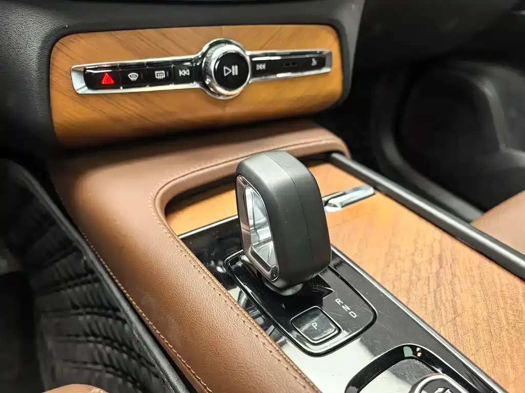 Volvo XC90 — фото 3