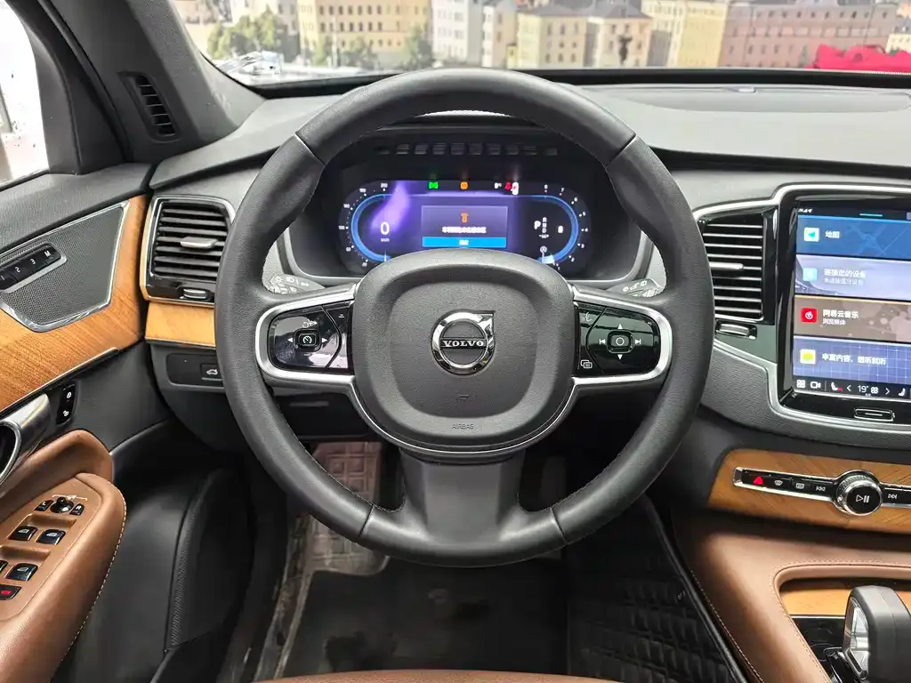 Volvo XC90 — фото 10