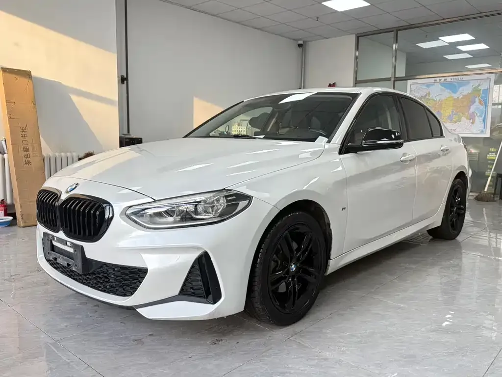 BMW 1 Series 2023 из CN, фото 1