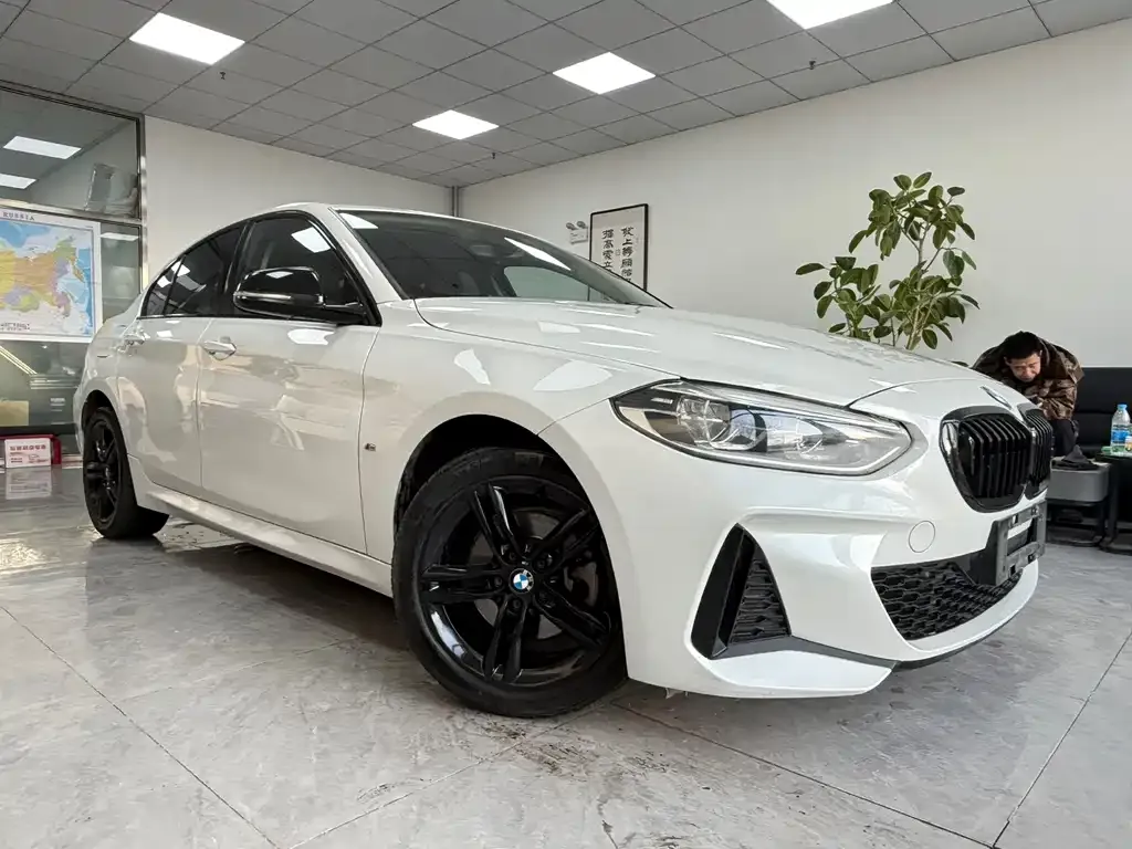 BMW 1 Series 2023 из CN, фото 10