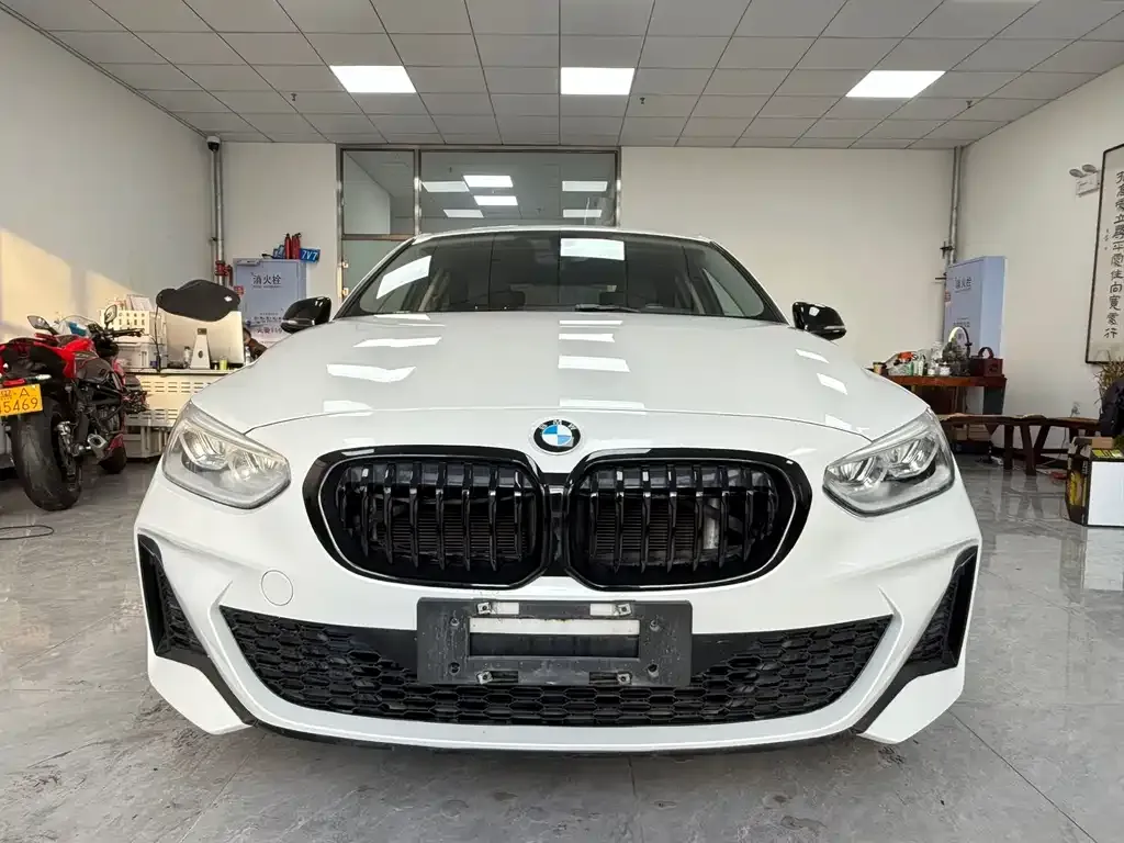 BMW 1 Series 2023 из CN, фото 3