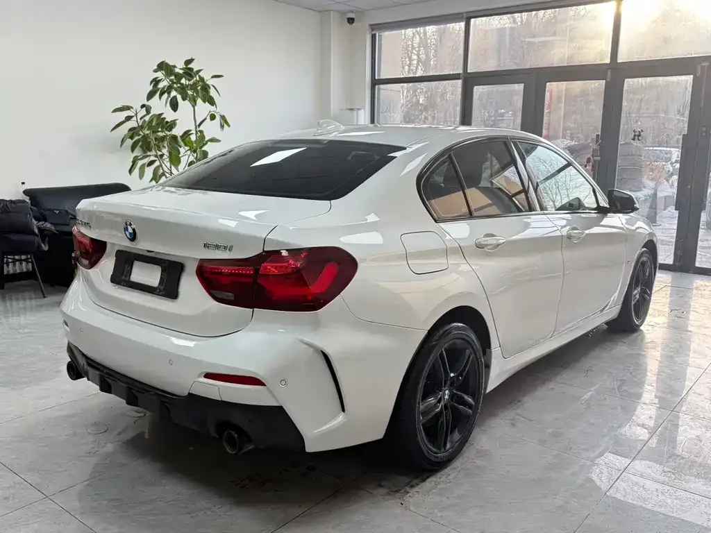 BMW 1 Series 2023 из CN, фото 7