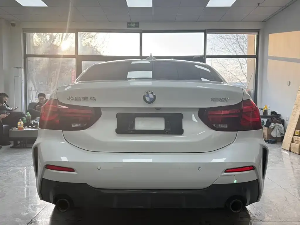 BMW 1 Series 2023 из CN, фото 2