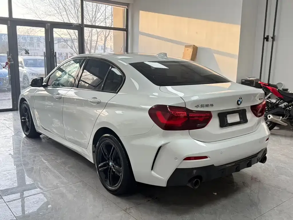 BMW 1 Series 2023 из CN, фото 9