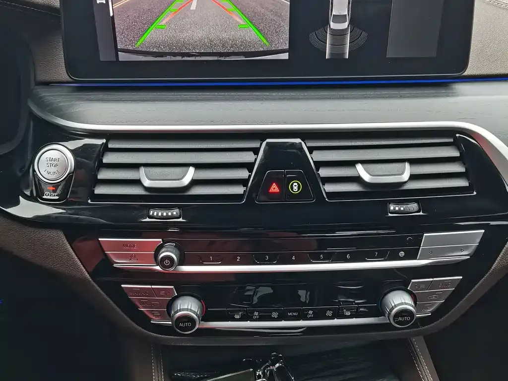 BMW 5 Series 2023 из CN, фото 3
