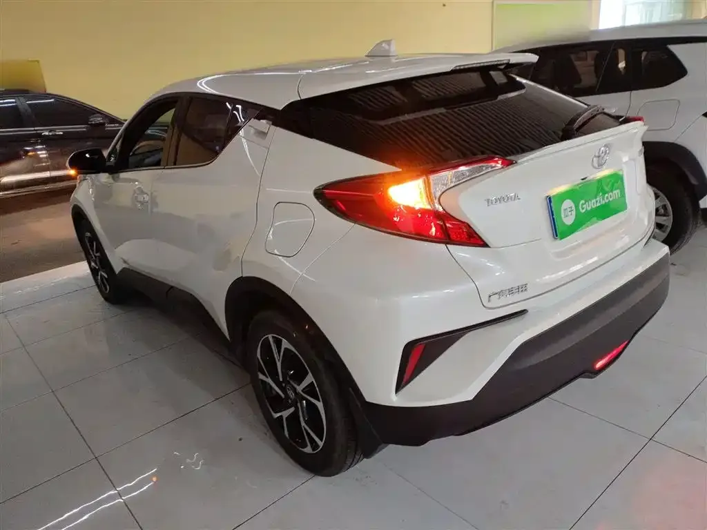 Toyota C-HR — фото 7