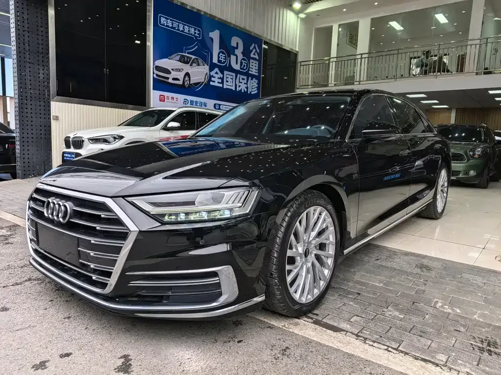 Audi A8 — фото 1