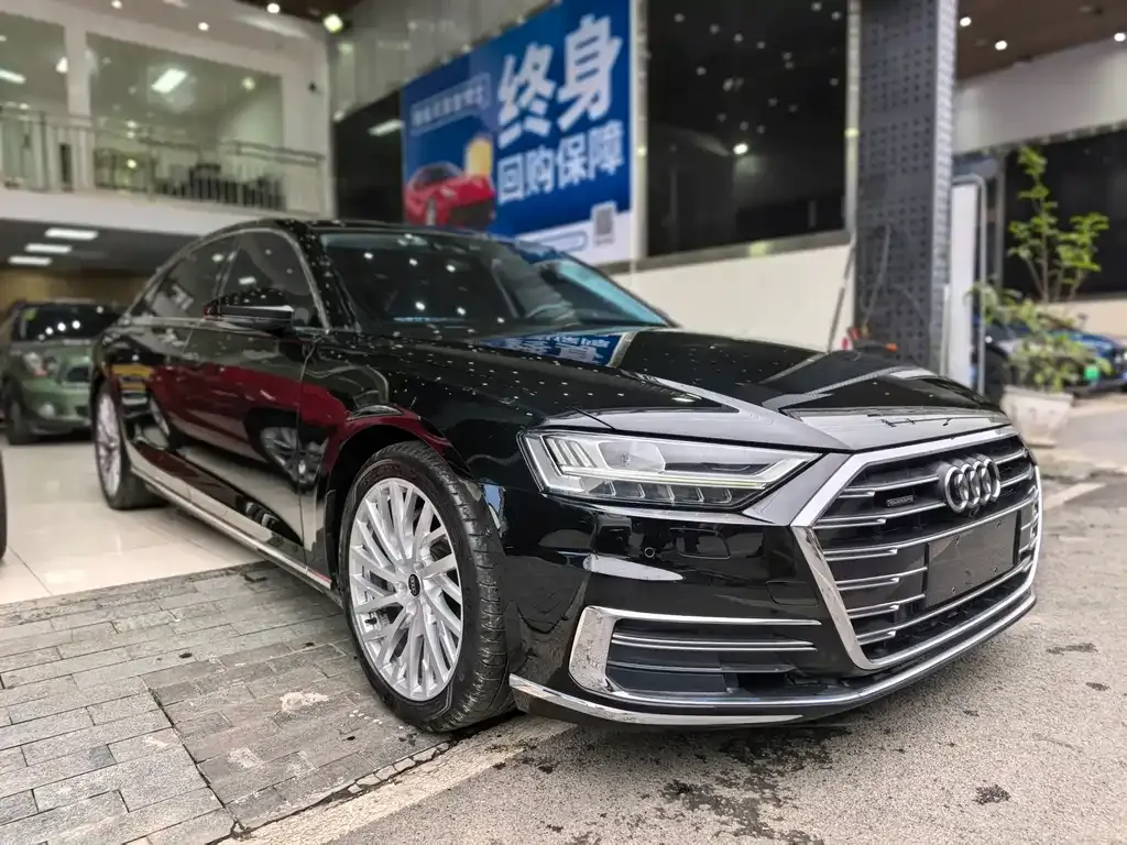 Audi A8 — фото 2