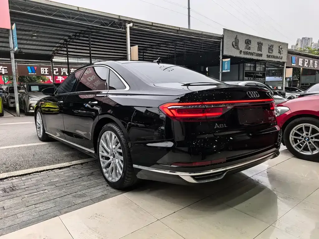 Audi A8 — фото 6