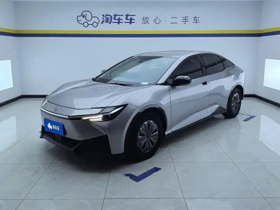 Toyota bZ3 2023 из CN, фото 1
