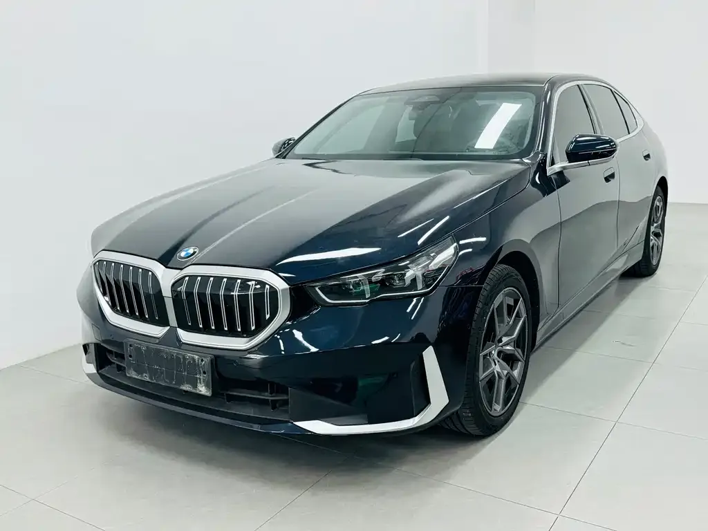BMW 5 Series — фото 1