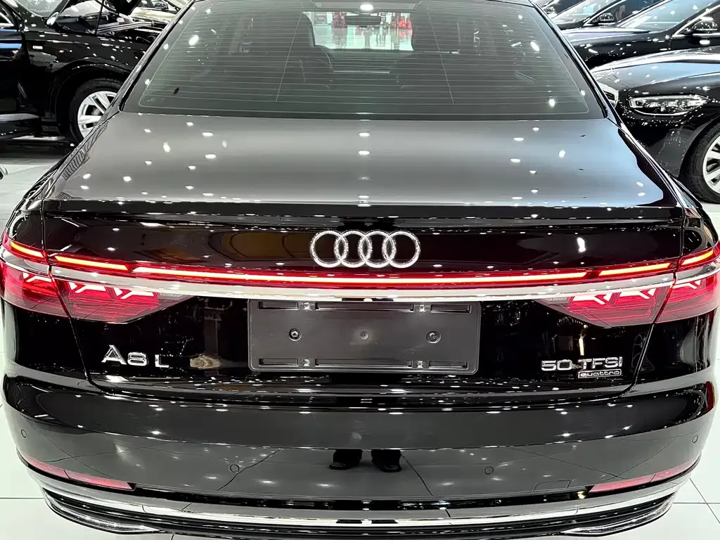 Audi A8 — фото 3