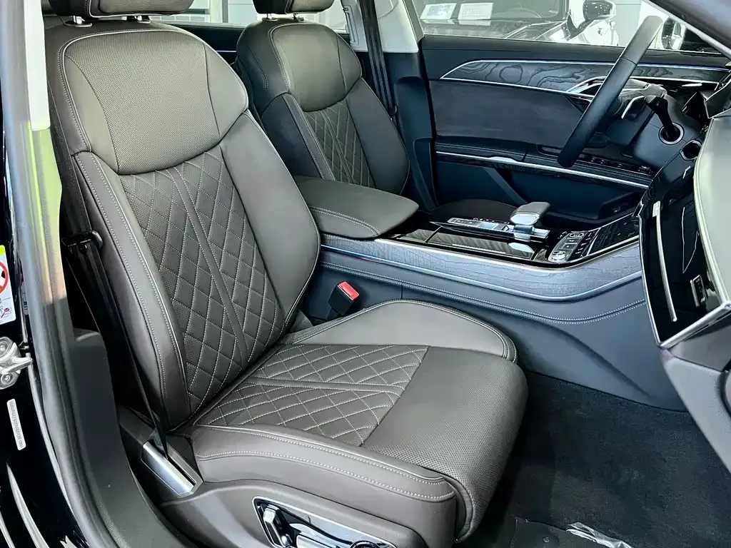Audi A8 — фото 4