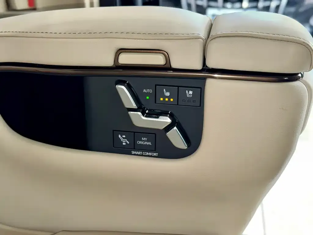 Toyota Vellfire — фото 4