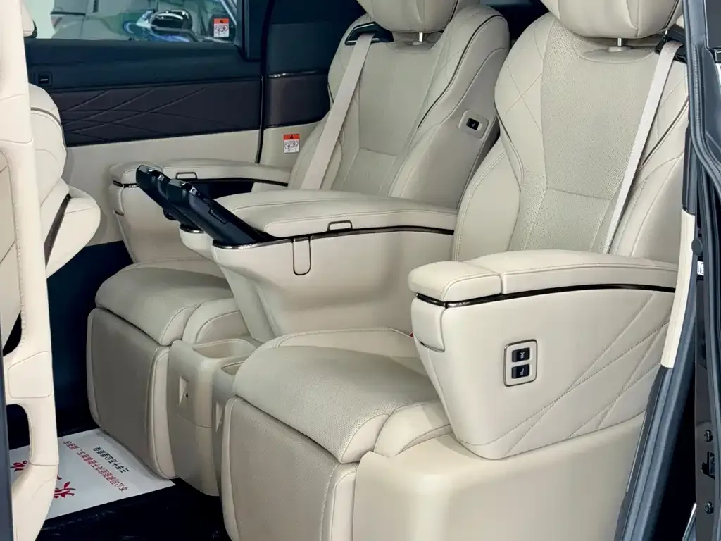 Toyota Vellfire — фото 6