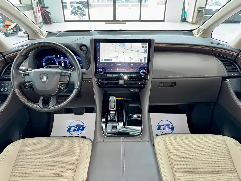 Toyota Vellfire — фото 10