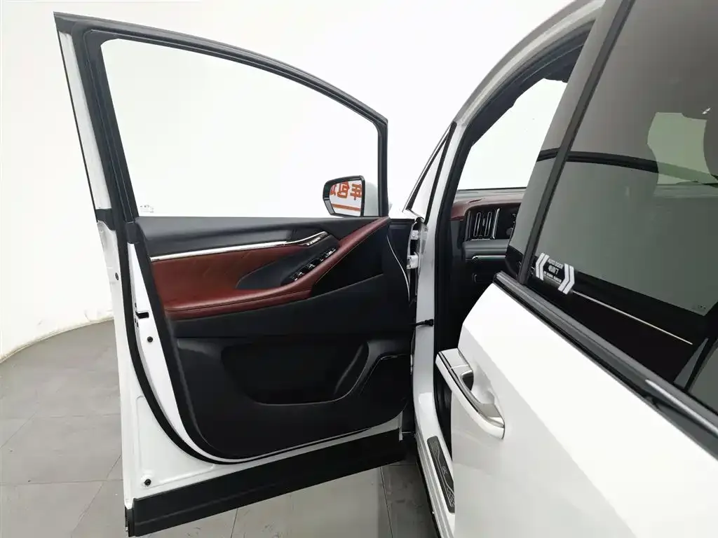 GAC Motor Trumpchi M8 — фото 9