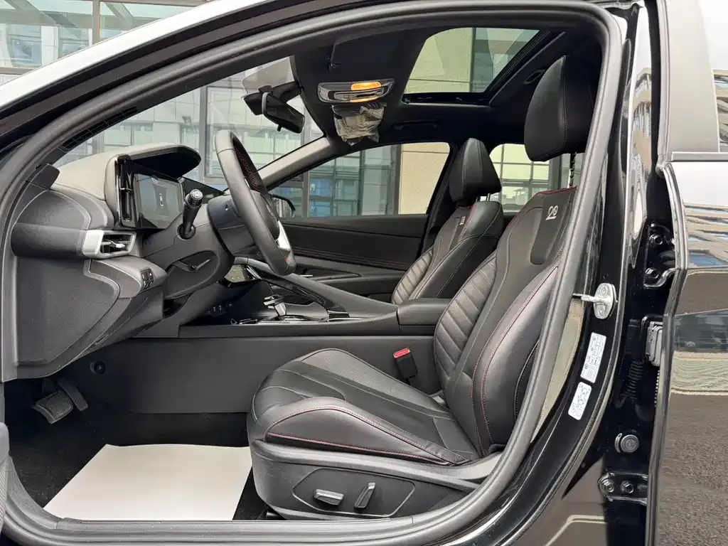Hyundai Elantra 2023 из CN, фото 2