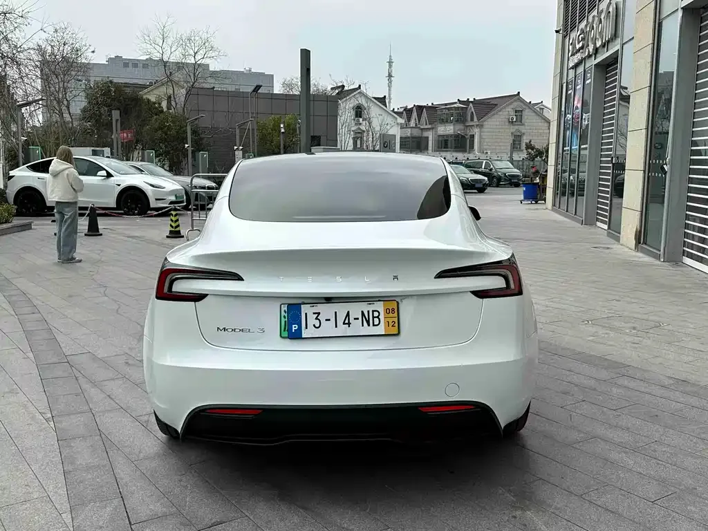 Tesla Model 3 — фото 7