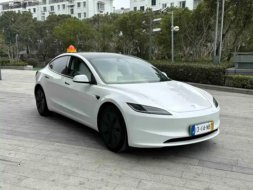 Tesla Model 3 — фото 10