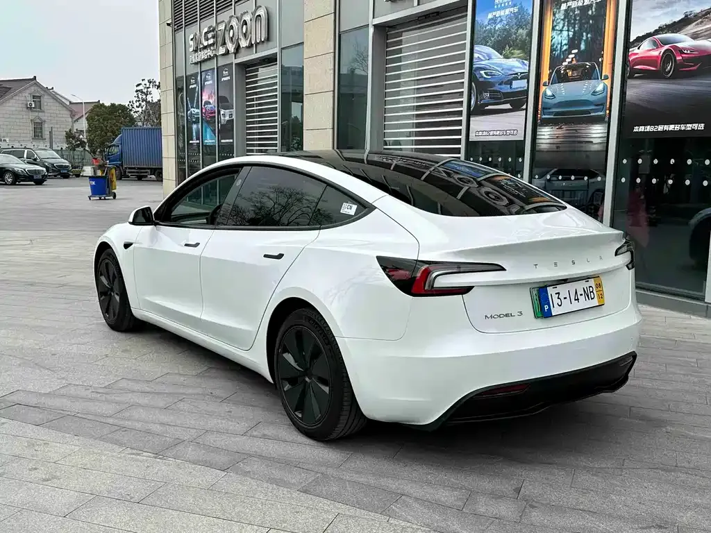 Tesla Model 3 — фото 8