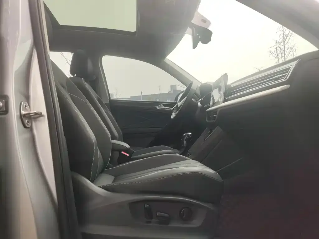Volkswagen Tiguan L 2021 из CN, фото 2