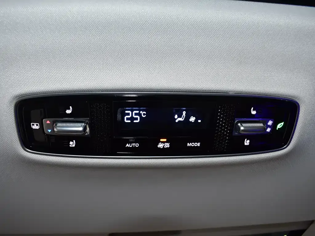 Roewe iMAX8 — фото 10