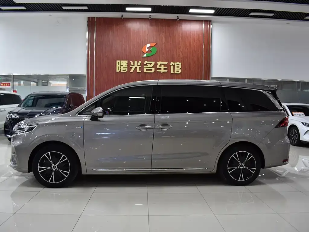 Roewe iMAX8 — фото 8
