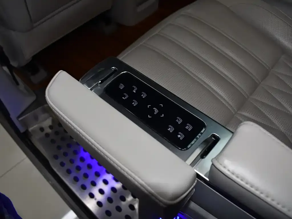 Roewe iMAX8 — фото 7