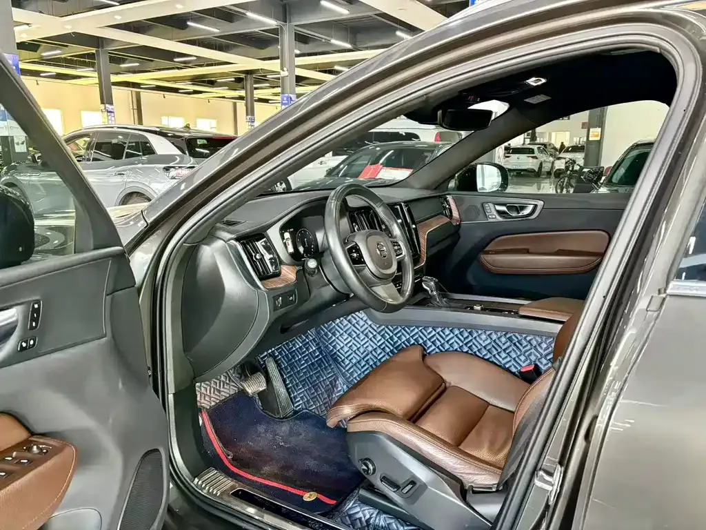 Volvo XC60 2021 из CN, фото 8