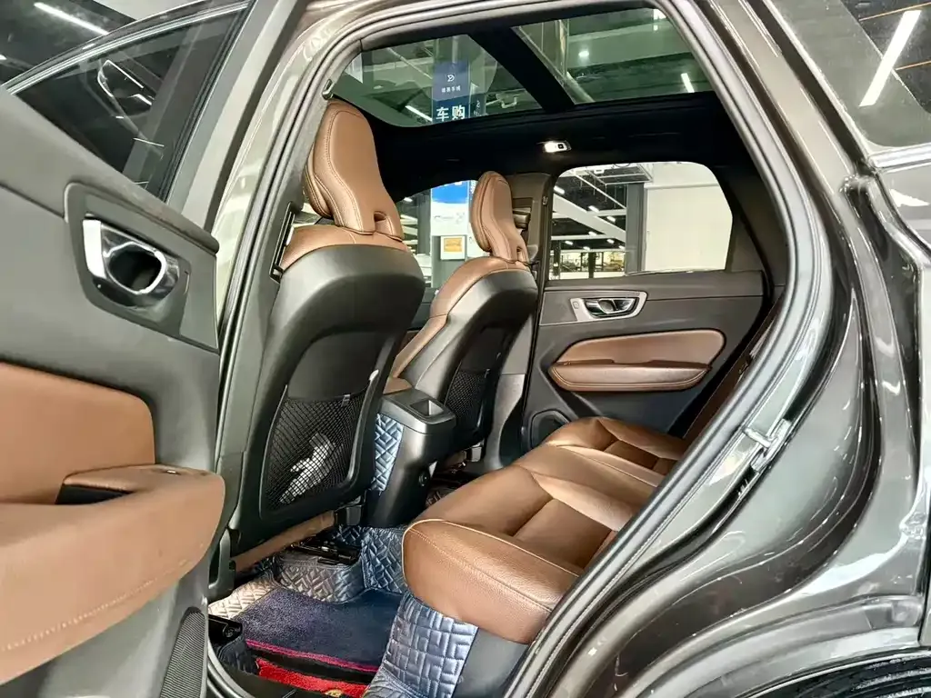 Volvo XC60 2021 из CN, фото 3