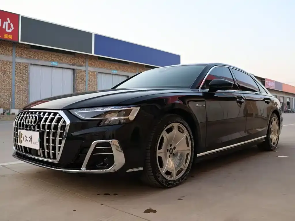 Audi A8 — фото 1