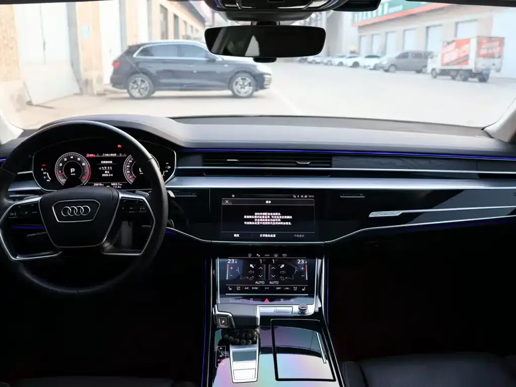 Audi A8 — фото 6