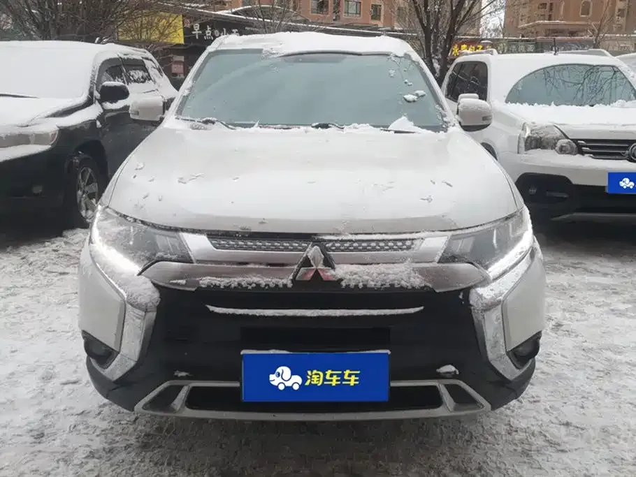 Mitsubishi Outlander 2021 из CN, фото 9